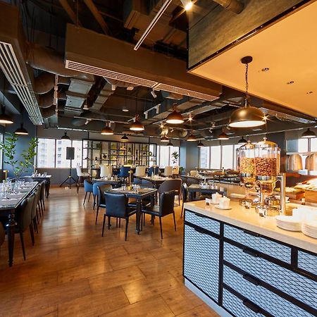 Brittany Hotel Bgc Тагіг Екстер'єр фото