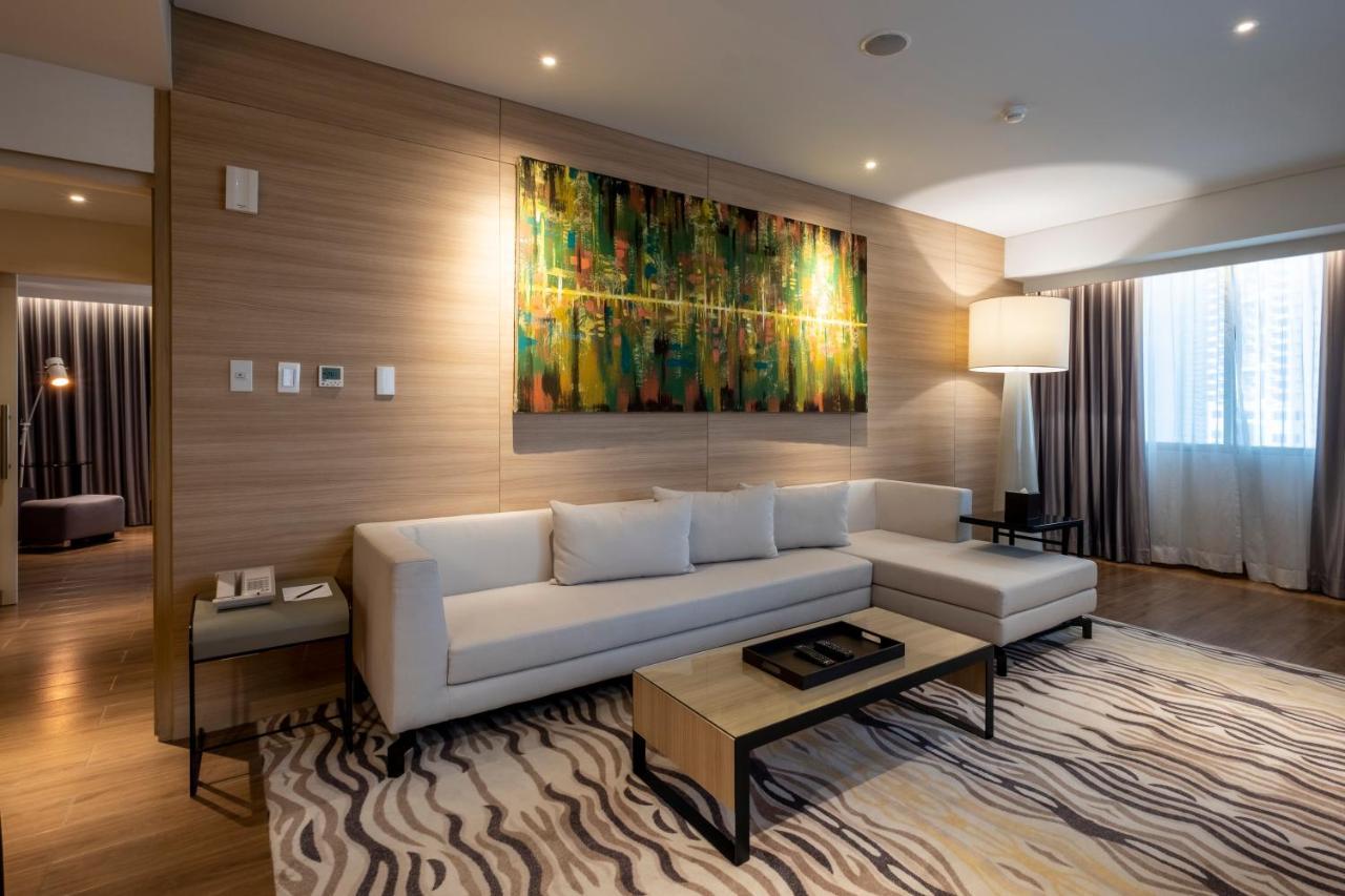 Brittany Hotel Bgc Тагіг Екстер'єр фото