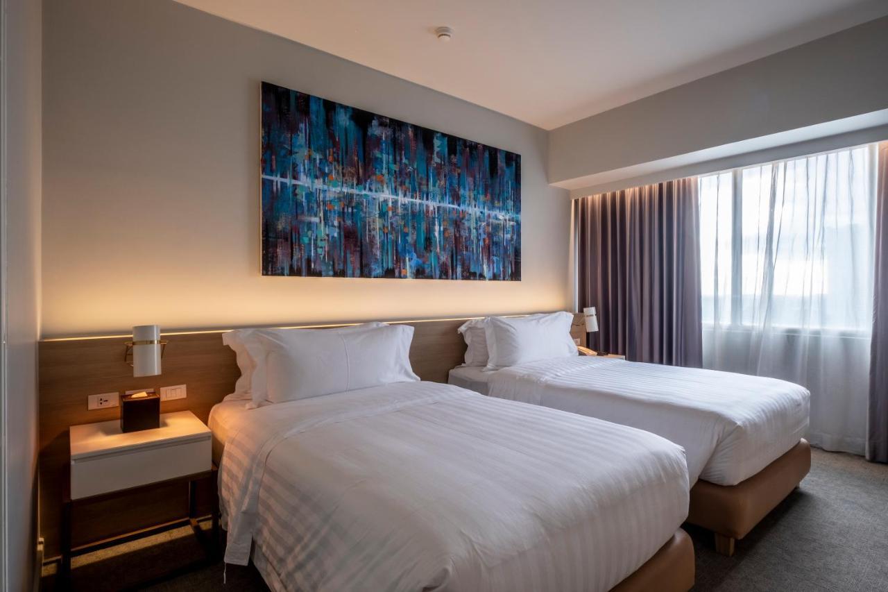 Brittany Hotel Bgc Тагіг Екстер'єр фото