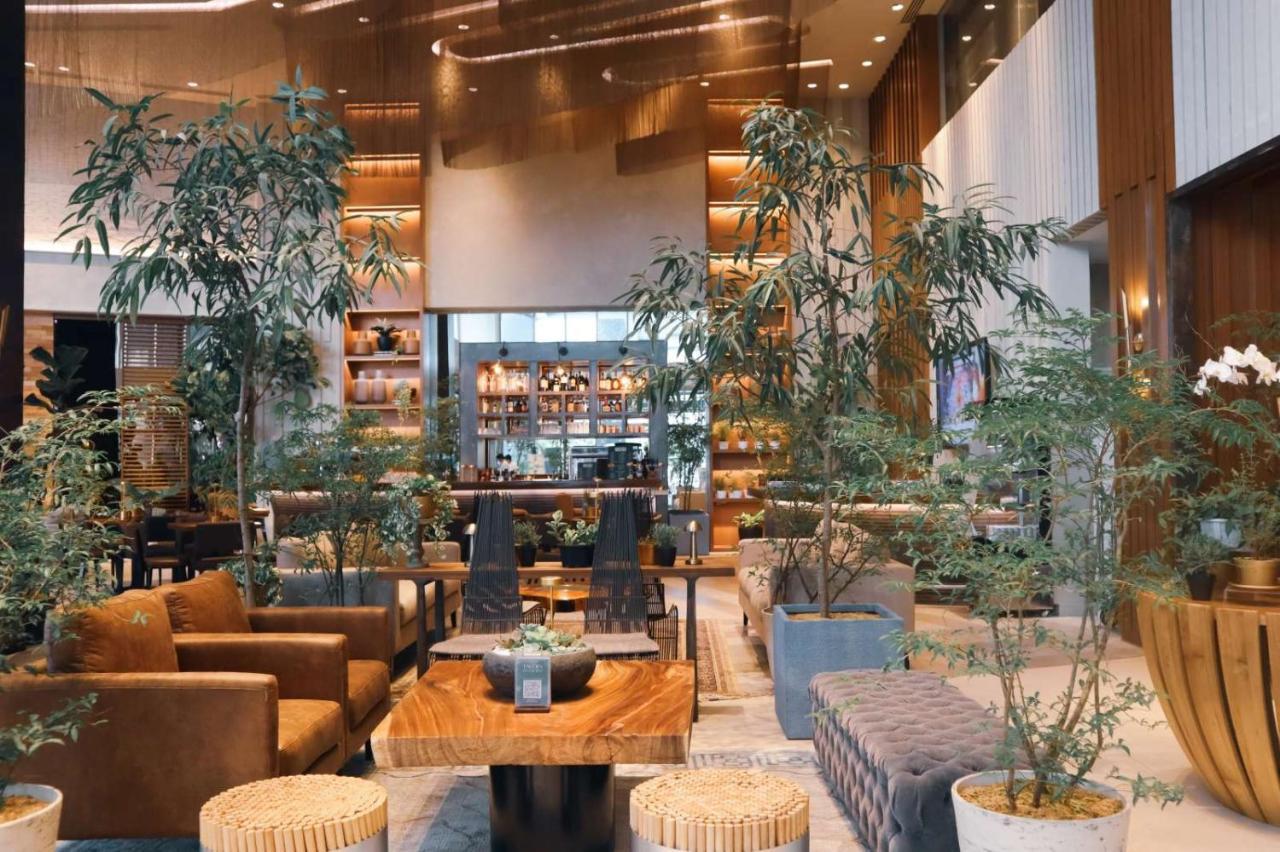 Brittany Hotel Bgc Тагіг Екстер'єр фото