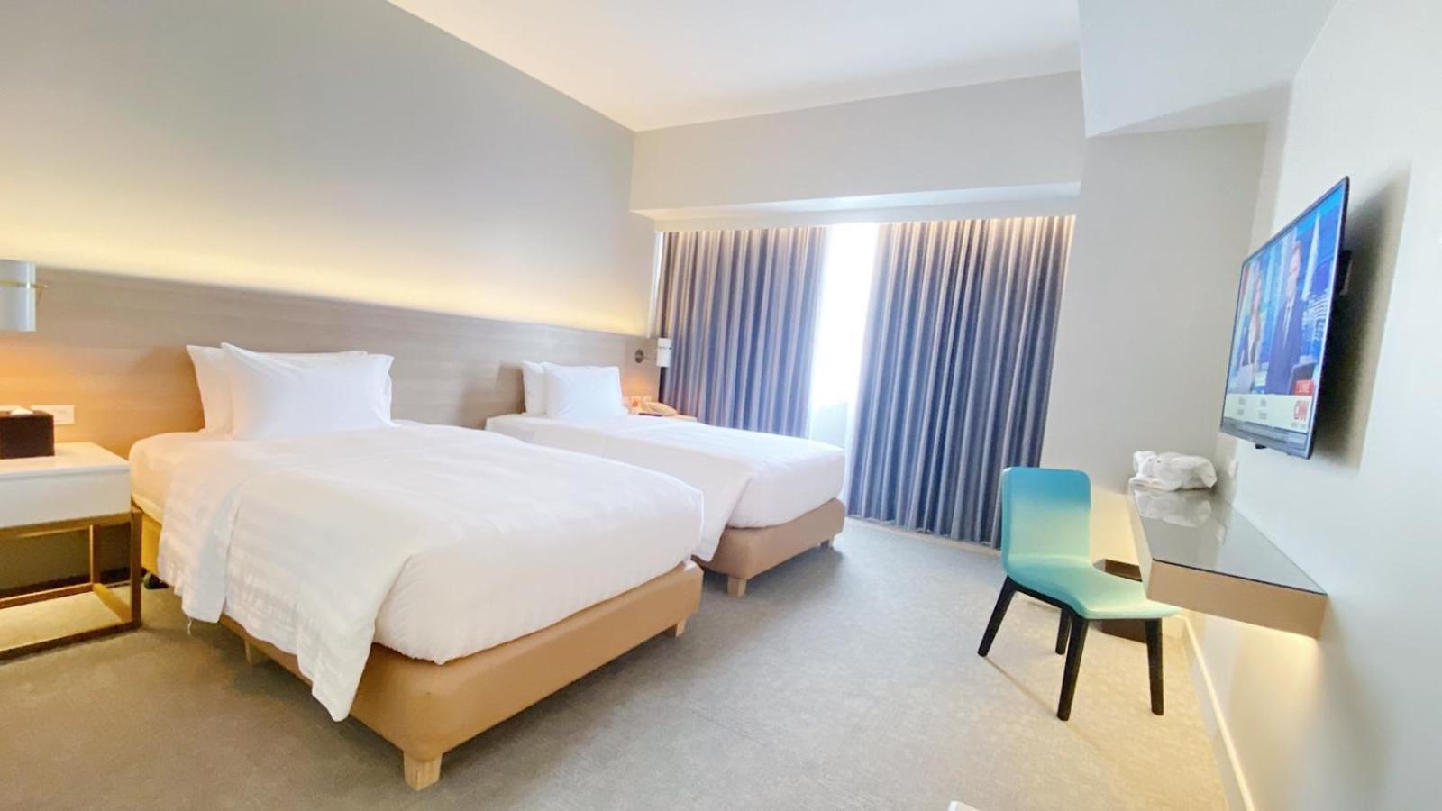 Brittany Hotel Bgc Тагіг Екстер'єр фото