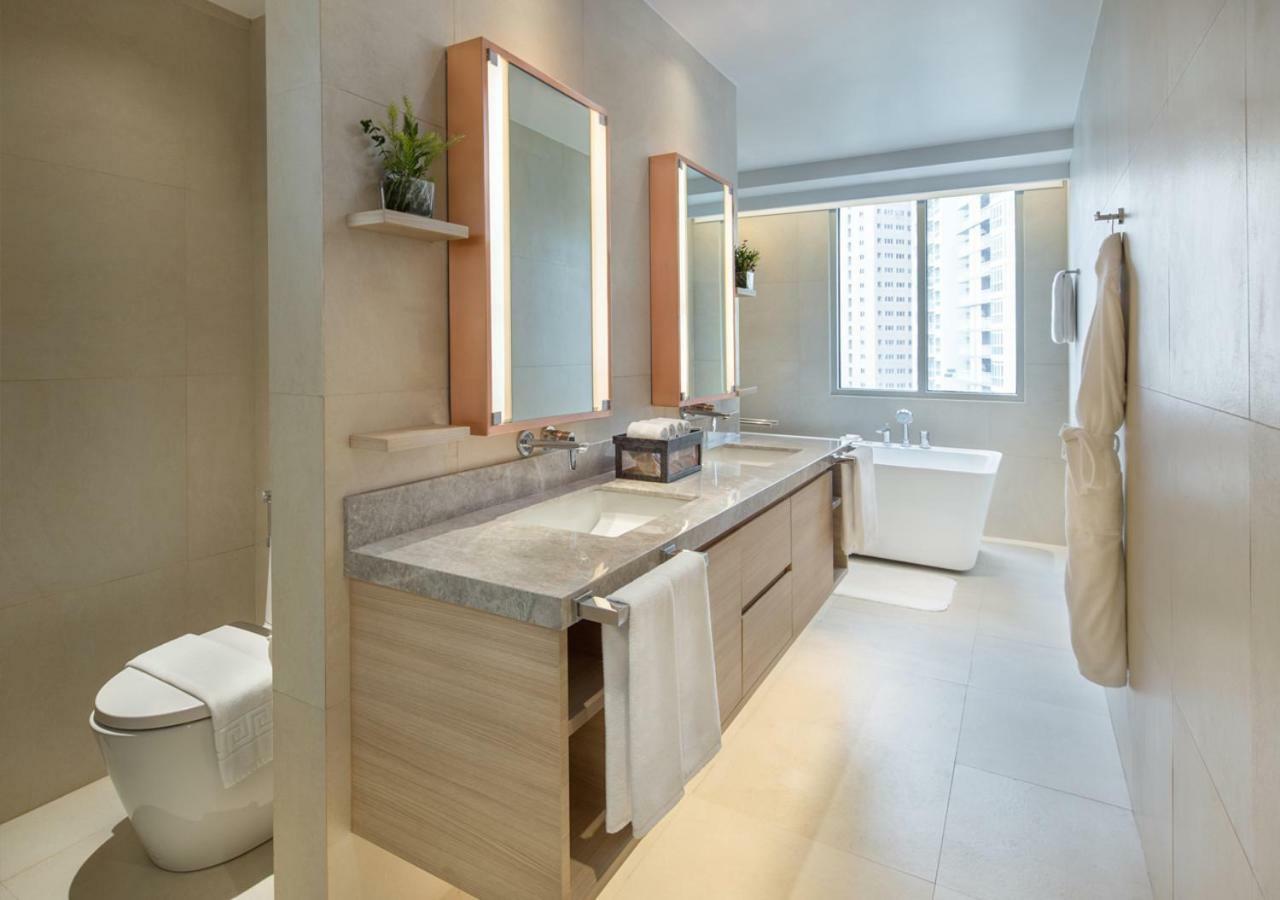 Brittany Hotel Bgc Тагіг Екстер'єр фото