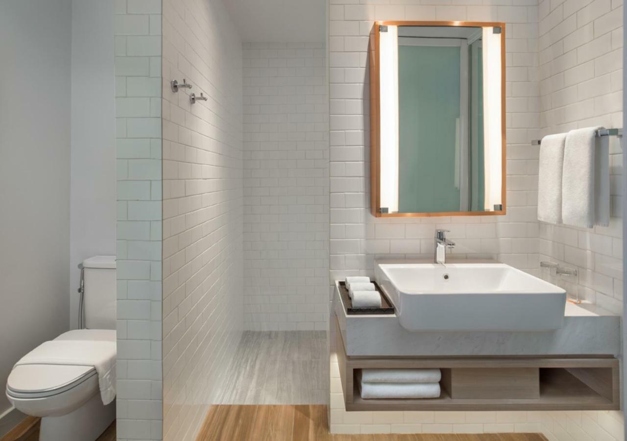 Brittany Hotel Bgc Тагіг Екстер'єр фото